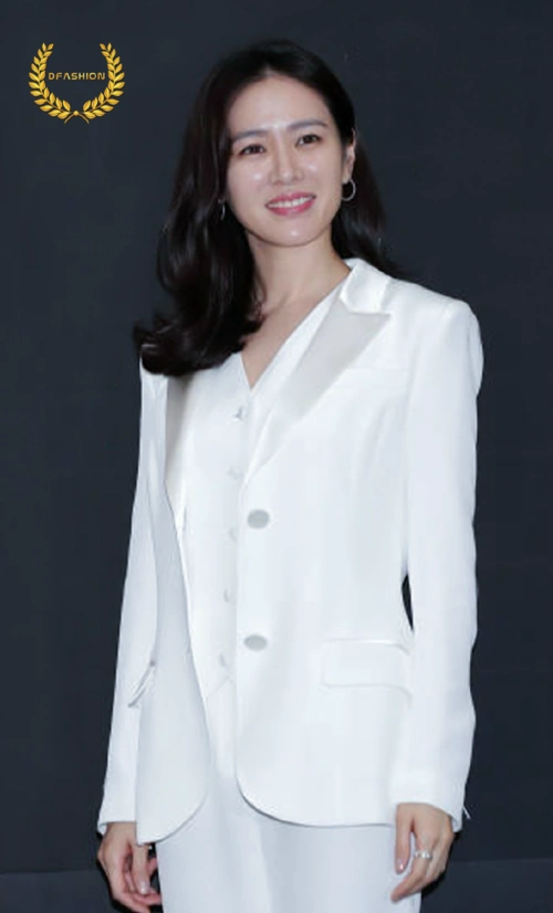 明星孙艺珍甜美系手势风尚现场|孙艺珍|手势|风尚_新浪新闻