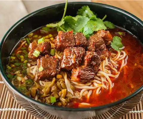 重庆小面图片红烧牛肉面