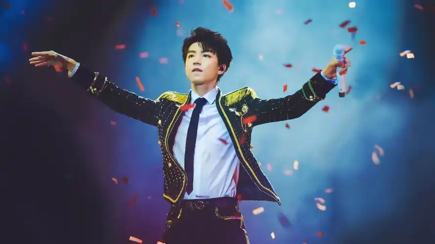 酷帅王俊凯精选壁纸_万人迷王俊凯