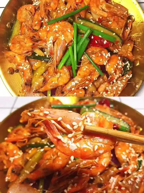 食材:虾,藕,黄瓜,小米辣,洋葱,干辣椒,干花椒,香芹做法:16615虾