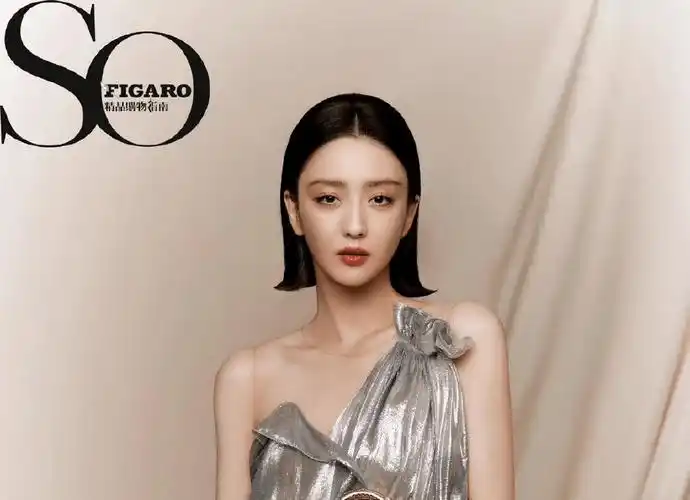 原创佟丽娅短发写真大秀白皙香肩曼妙身材太性感撩人