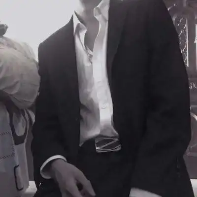 男生不露脸衬衫头像