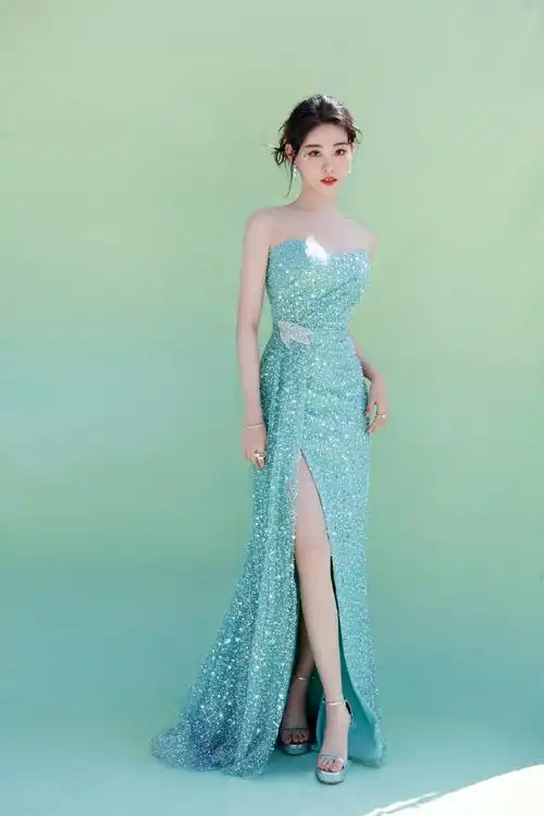 祝绪丹浅绿开叉长裙大片