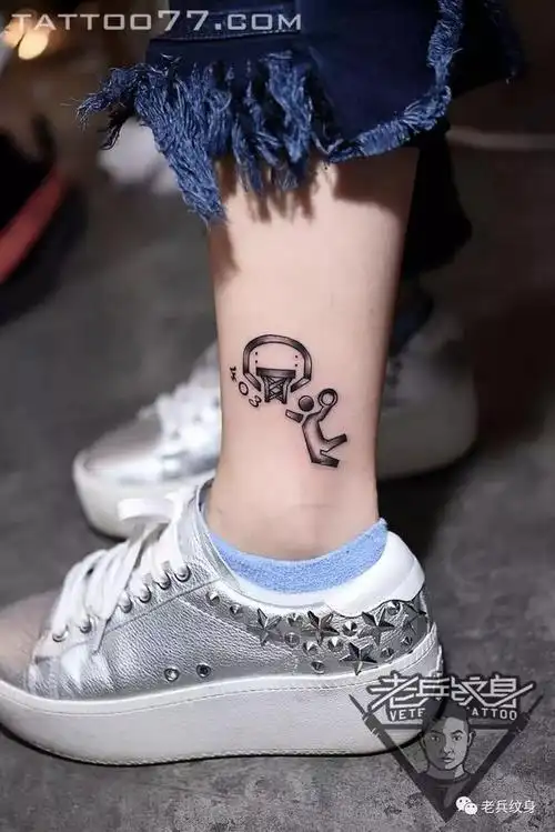 老兵店内作品欣赏——脚踝黑灰纹身小
