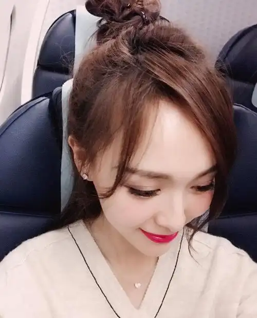 明星百态壁纸-101 唐嫣的齐刘海看起来有点热?