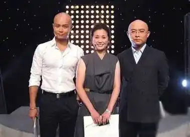 孟非妻子偷翻他手机,第2天他却对妻子说:今天什么都别干,我带你出去办