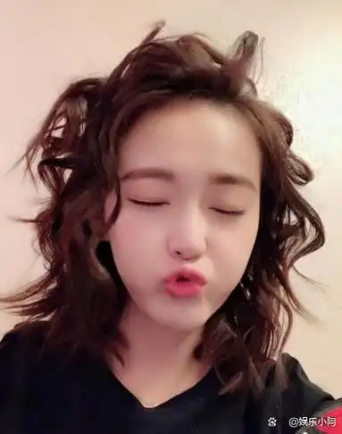 张佳宁帮继父求婚21年不认亲父成名后给母亲买500万的房子