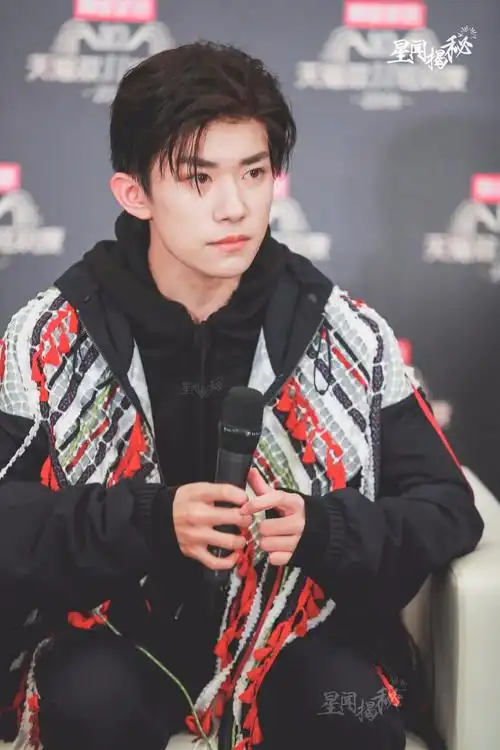 2018tfboys易烊千玺 双十一晚会群访_高清图片大全-爱豆app