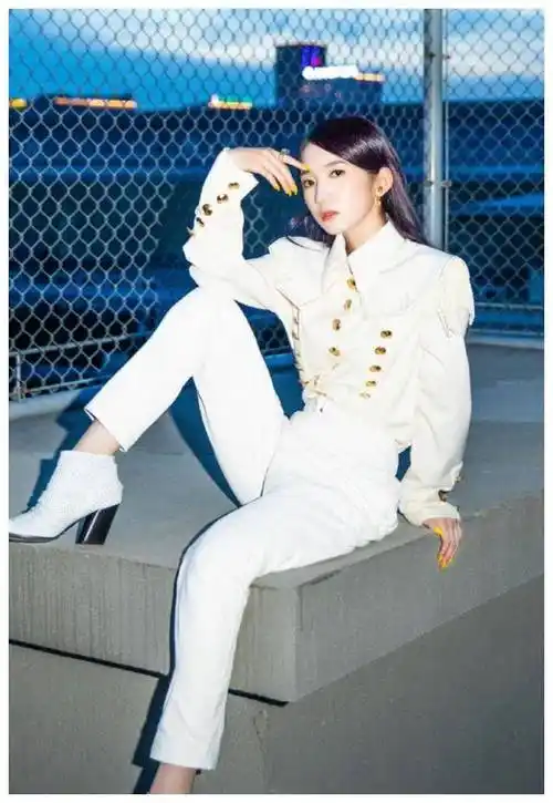 孟美岐的腿开外挂了?