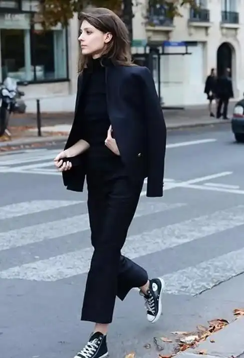 黑色牛仔裤配什么鞋子