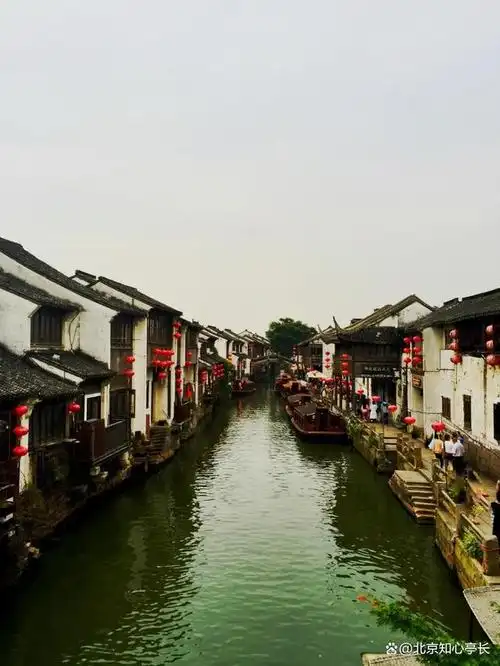 去乌镇的最佳时间是春秋两季,冬夏季去乌镇也有可玩的风景