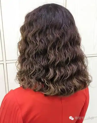 2017流行"烫羊毛卷"