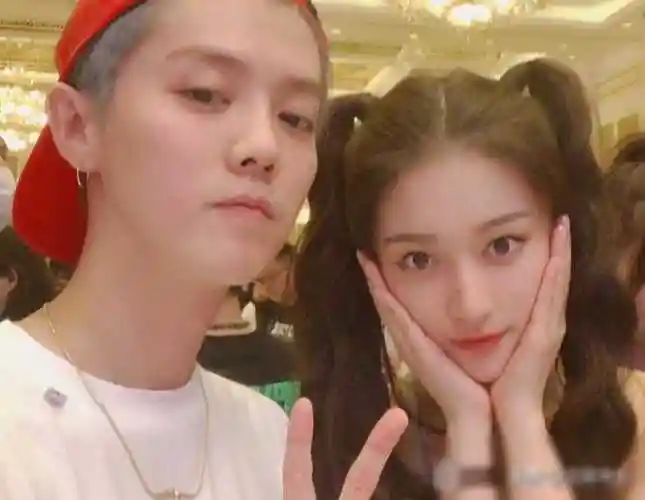 事实证明,和鹿晗挺过七年之痒的关晓彤,已经走上了另一条道路!