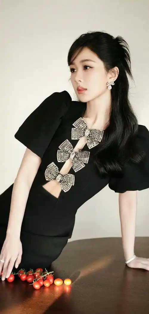 美女壁纸第2039期杨紫