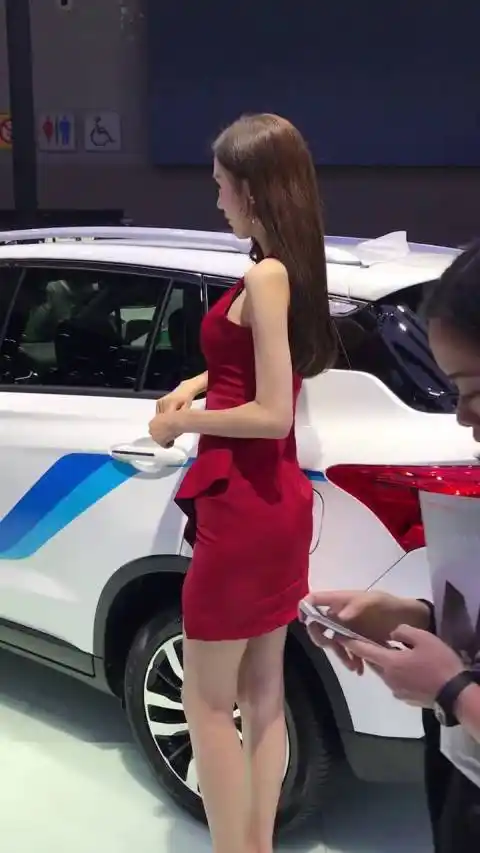 菊花姐         2018深圳国际车展  女王新时尚菊花姐的微.