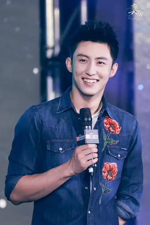 笑出虎牙的黄景瑜