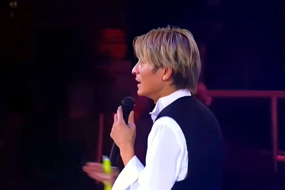 以现在眼光看刘德华99演唱会依旧超前,打碎了当年对他质疑的人