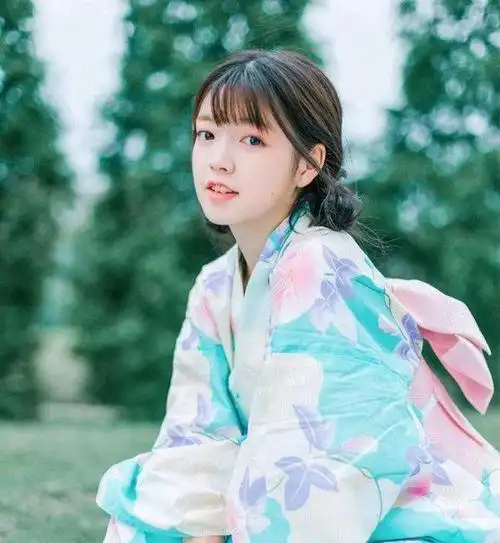 春季00后女孩最值得尝试的长直发造型!_发型