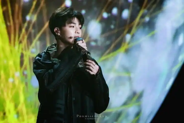 陈立农跨年首秀壁纸