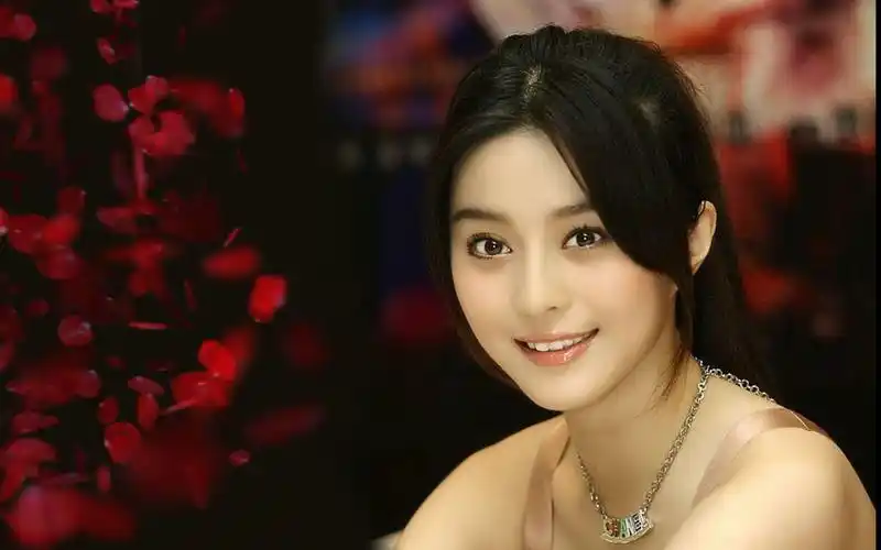 范冰冰17到19岁跑龙套巅峰颜值,年纪轻轻演技却如此强势,老天赏饭