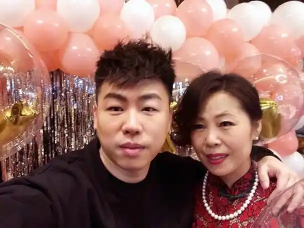 与郑爽分手8年的胡彦斌,早已走上一条"新路"