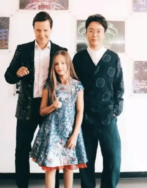 李玉刚被曝三婚娶乌克兰美女,两人还有个混血女儿?_范小宁_妻子_婚姻