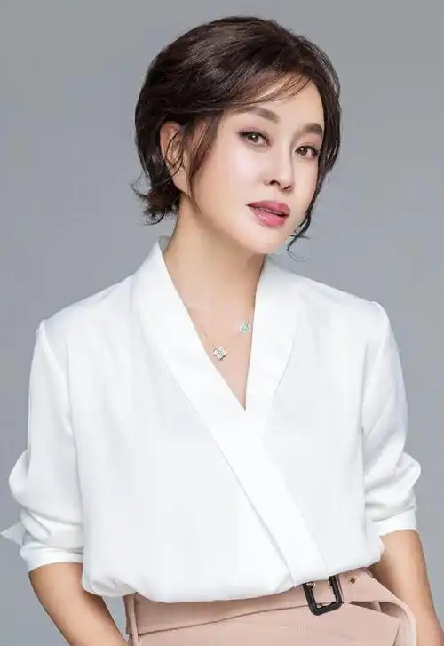 70岁刘晓庆近照震惊全网网友这是画皮还是妖怪