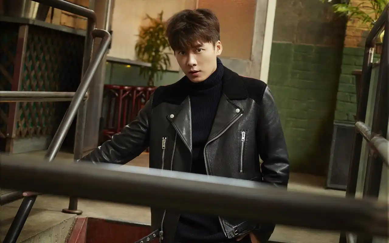 李易峰杂志封面写真图片桌面壁纸