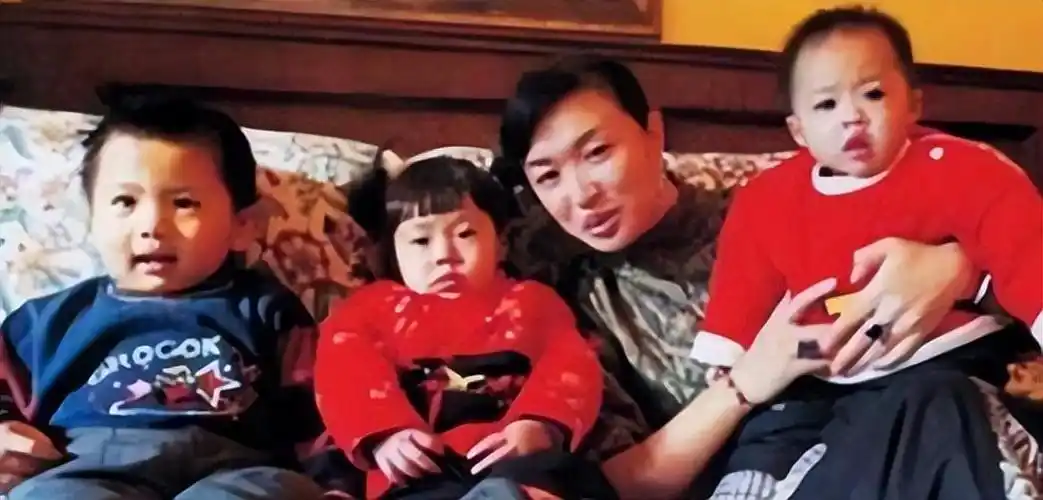 回顾:生恩不如养恩!金星领养的三个孩子,如今长成这样