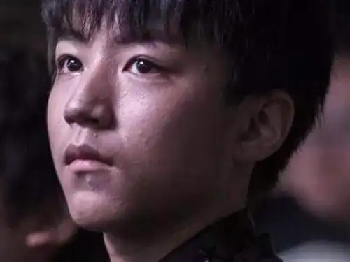 青春期的王俊凯,满脸爆粉刺青春痘?