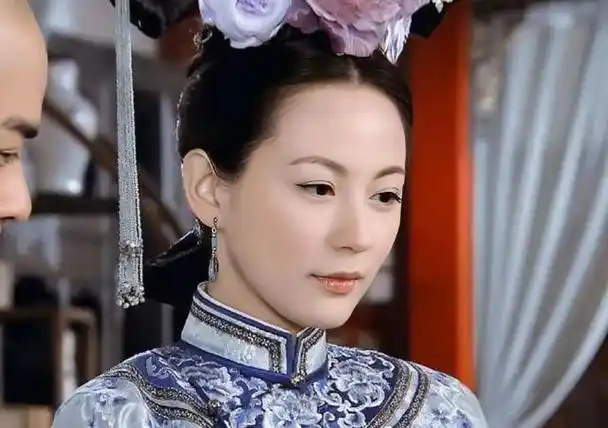 刘心悠与新婚丈夫合体现身,穿宽松背带裤孕味十足,曾被误传les_腾讯