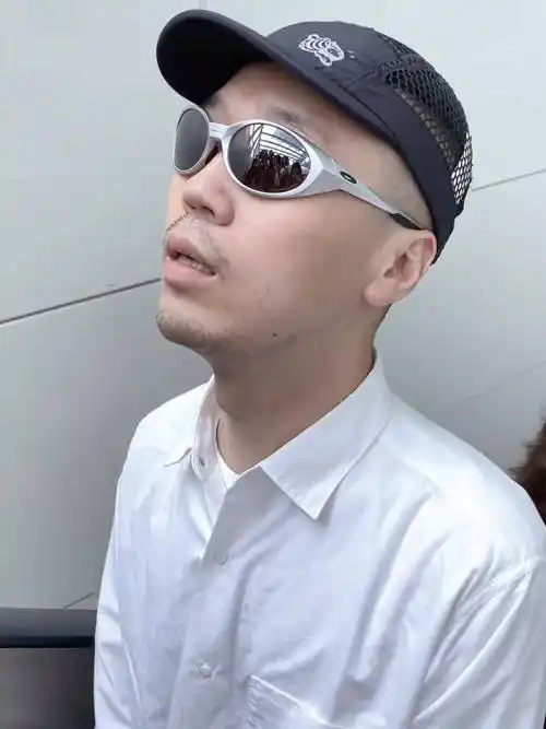 德云社杨九郎参演话剧,彩排照被晒出,九郎的大胡子造型真帅气_张云雷