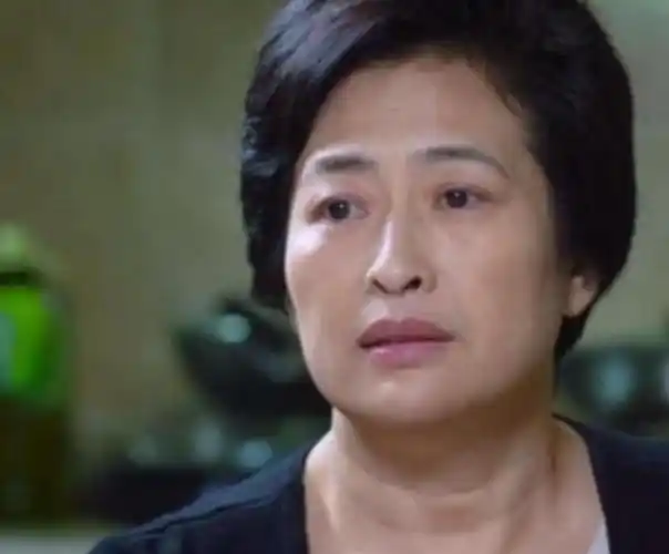 本是戏曲演员靠演妈妈走红拒绝采访笑称怕抢了女儿风头