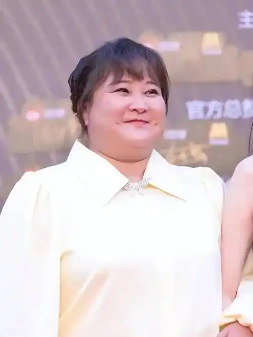 贾玲为《热辣滚烫》角色要减重100斤,瘦身同时也要注意身体健康_减肥