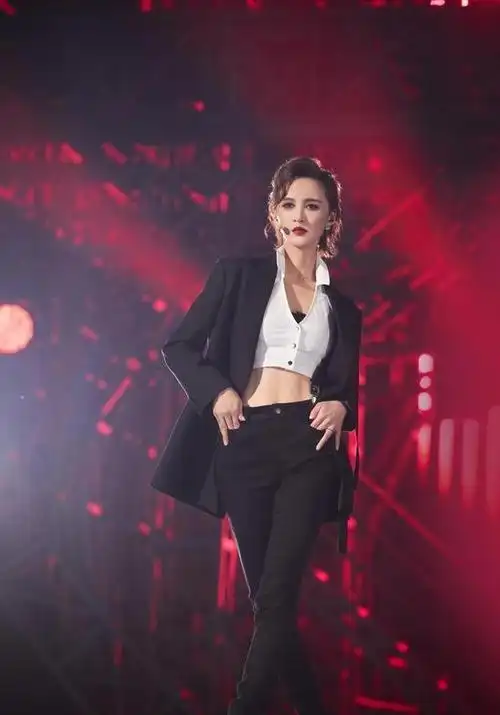 别说女星怀孕只胖肚子了,这10位女神,也没逃开"胖出一个自己"