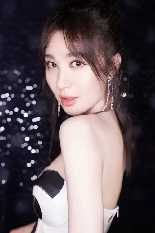 李菲儿性感妩媚低胸连衣裙写真高清图片