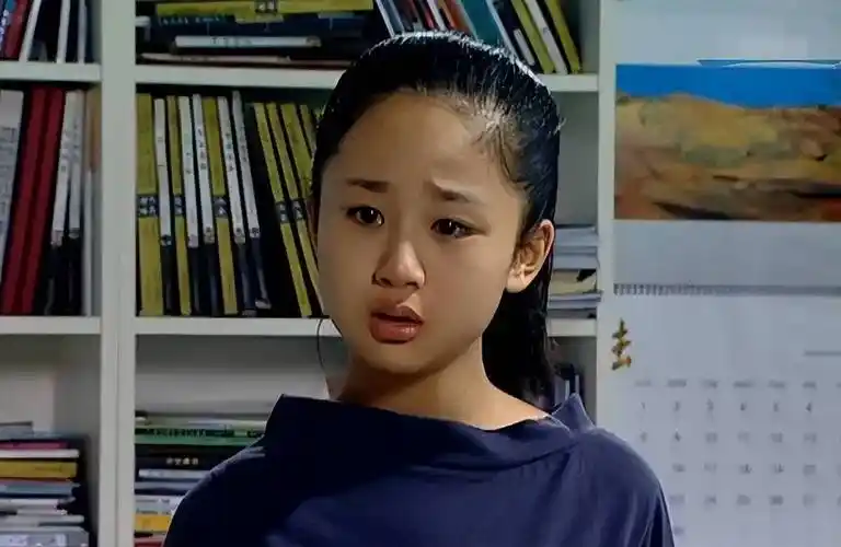 杨紫,小时候的笑容如同炽热的火焰,早早点燃了国内观众的热情.