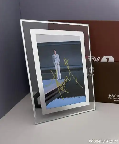 明星周边超话肖战超话#肖战#78肖战78亲笔签名照发货附带央视专属