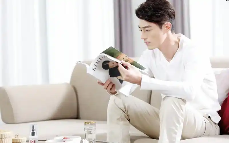 霍建华家居时尚帅气写真图片桌面壁纸