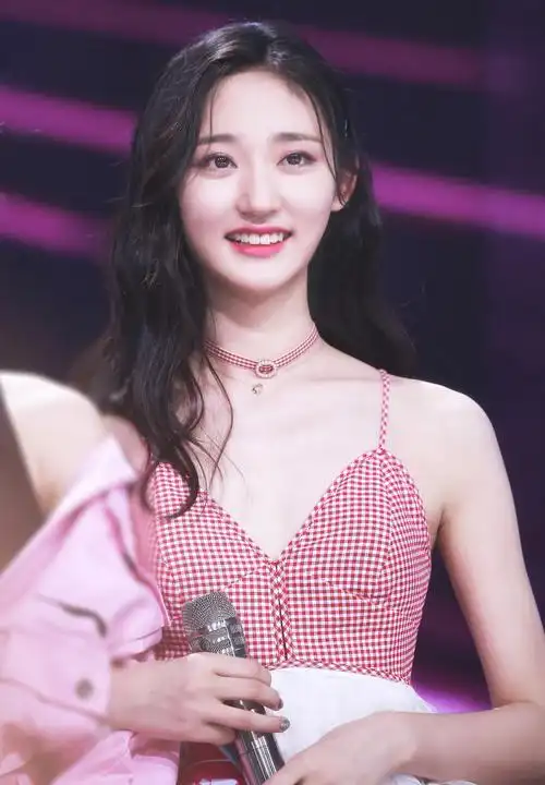 101没有出道的她,已演过多部网剧,还唱过《御赐小仵作》插曲