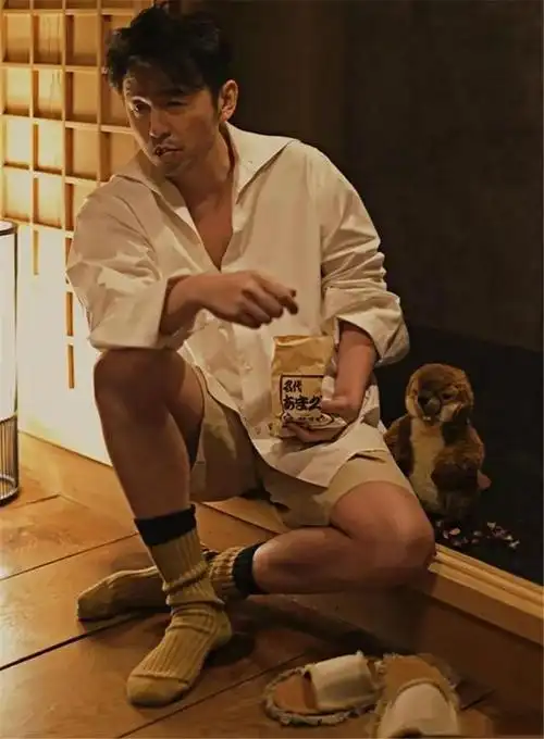 同为优衣库代言人雷佳音做错了什么是单品翻车还是头大的错