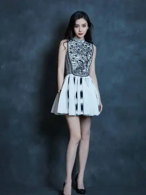 angelababy时尚穿衣惊艳众人,一袭黑色仙裙明艳动人,女神范十足_气质