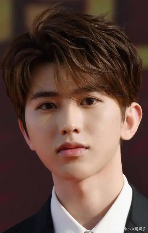 男明星脸部大特写:张艺兴真是奶里奶气的,朱一龙这眼神好温柔啊