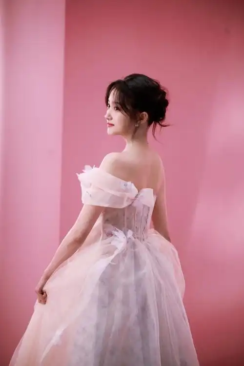 关晓彤春日花仙子