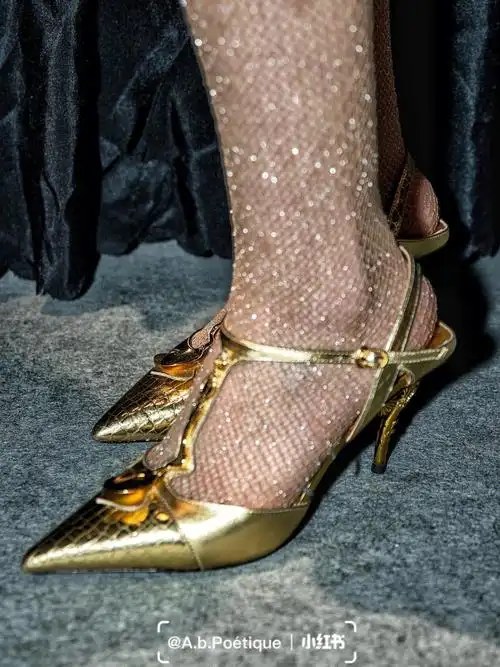 abpoétique那些闪耀秀场的金色高跟鞋
