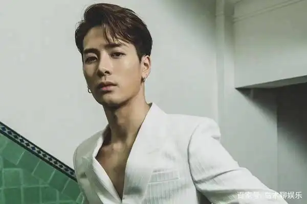 王嘉尔因疫情缺席《拜托了冰箱》录制,何炅暖心回应:等你回来