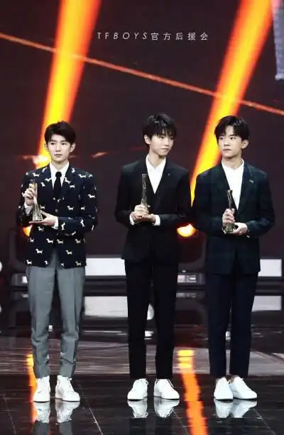 tfboys 王俊凯 王源 易烊千玺 颁奖典礼