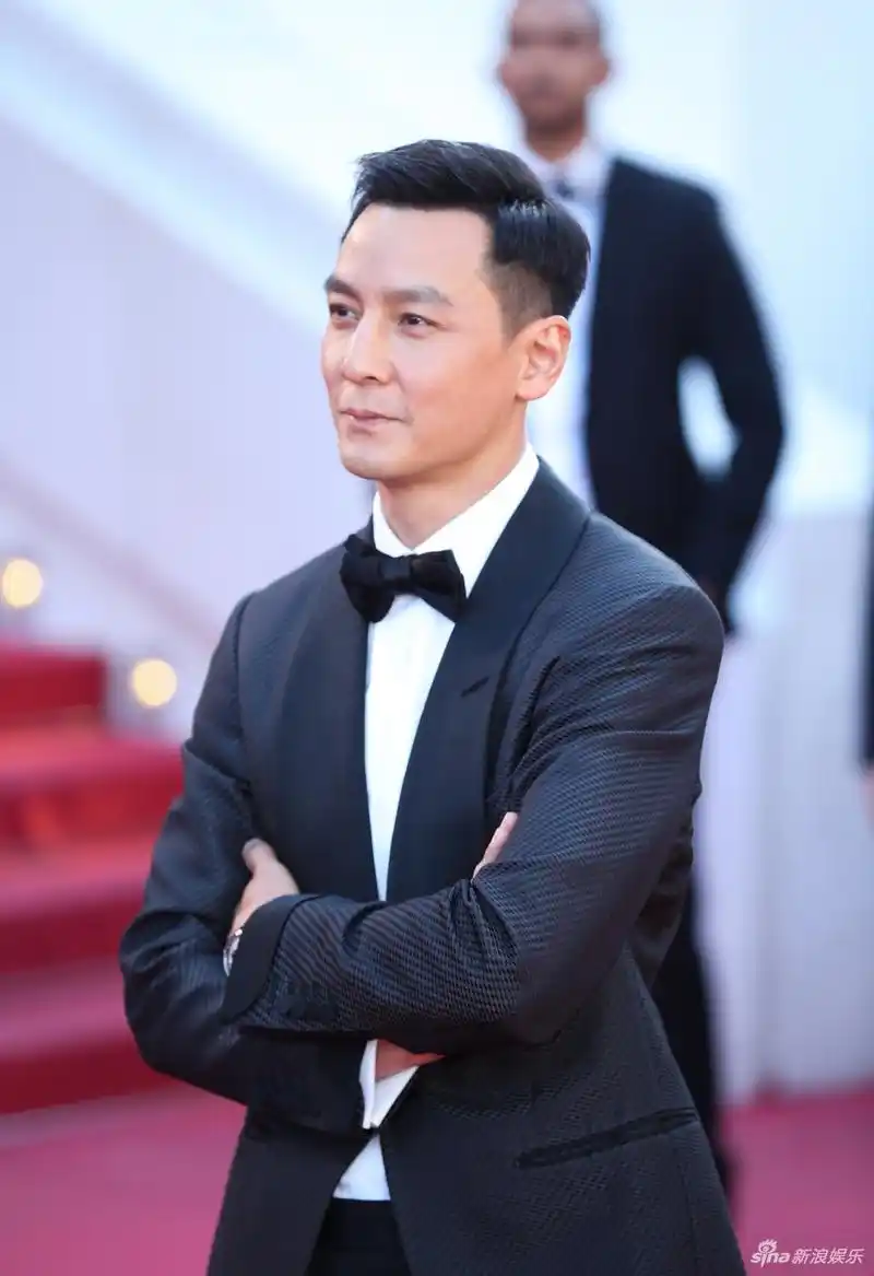 组图:《火箭人》戛纳首映 李宇春亮片裙独特吴彦祖帅气_高清图集_新浪