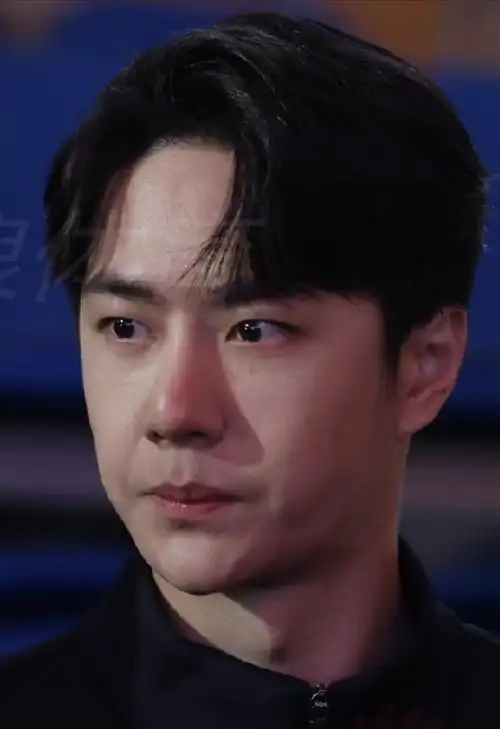 王一博鼻子疤痕又暴露了之前广告就被质疑不知是卡粉还是伤疤