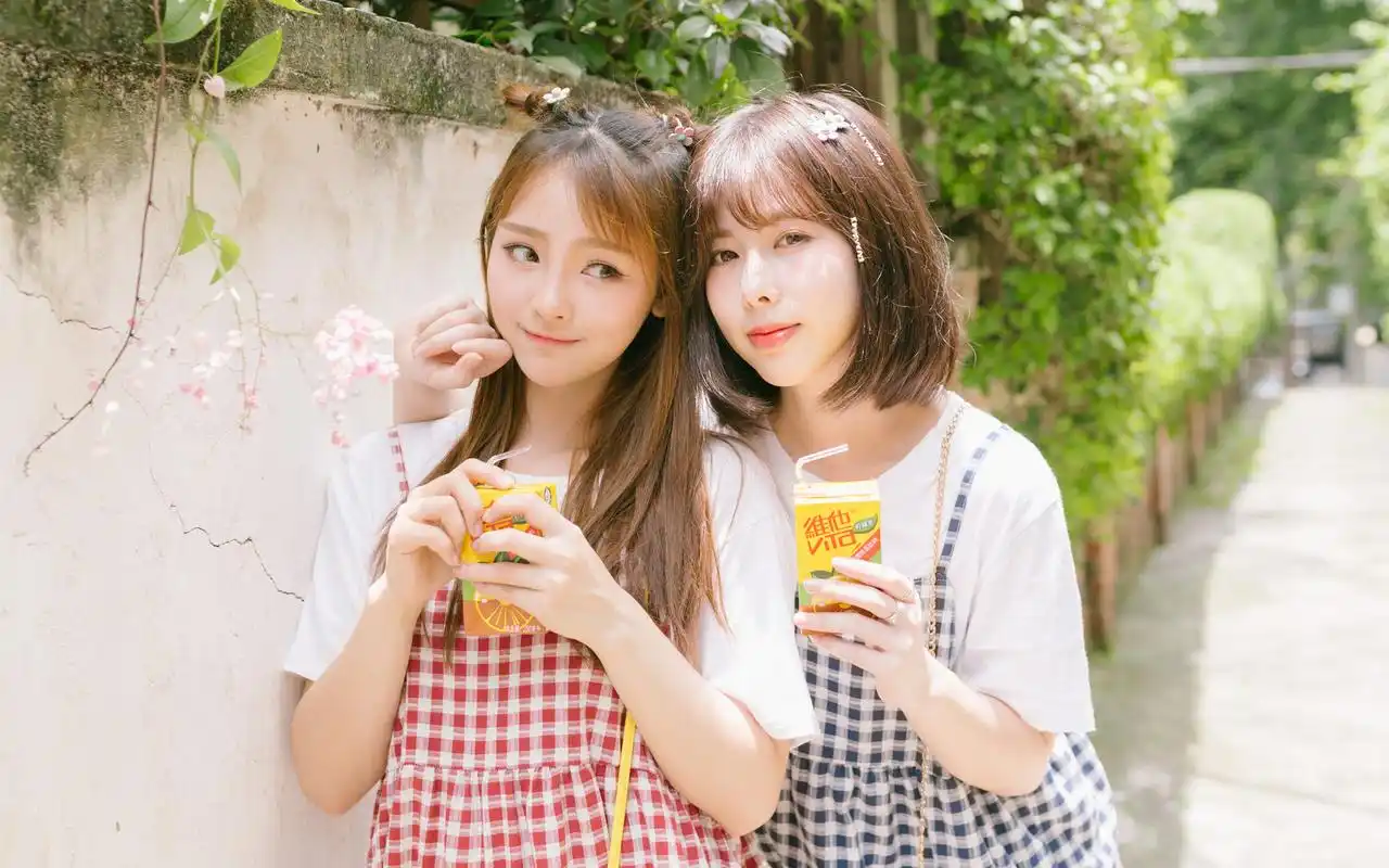 可爱闺蜜夏日清新文艺写真图片桌面壁纸高清下载